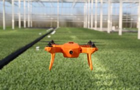 Alle gewassen in kas automatisch monitoren met drone