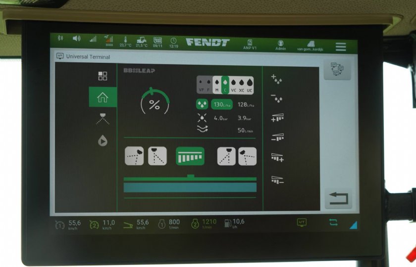 Het systeem werkt met Isobus. De chauffeur geeft de afgifte en druppelgrootte in. Leapbox doet de rest.